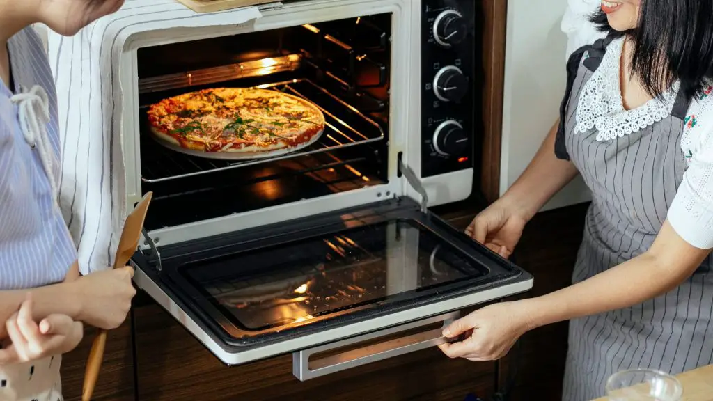 Can you put a pizza box in the oven